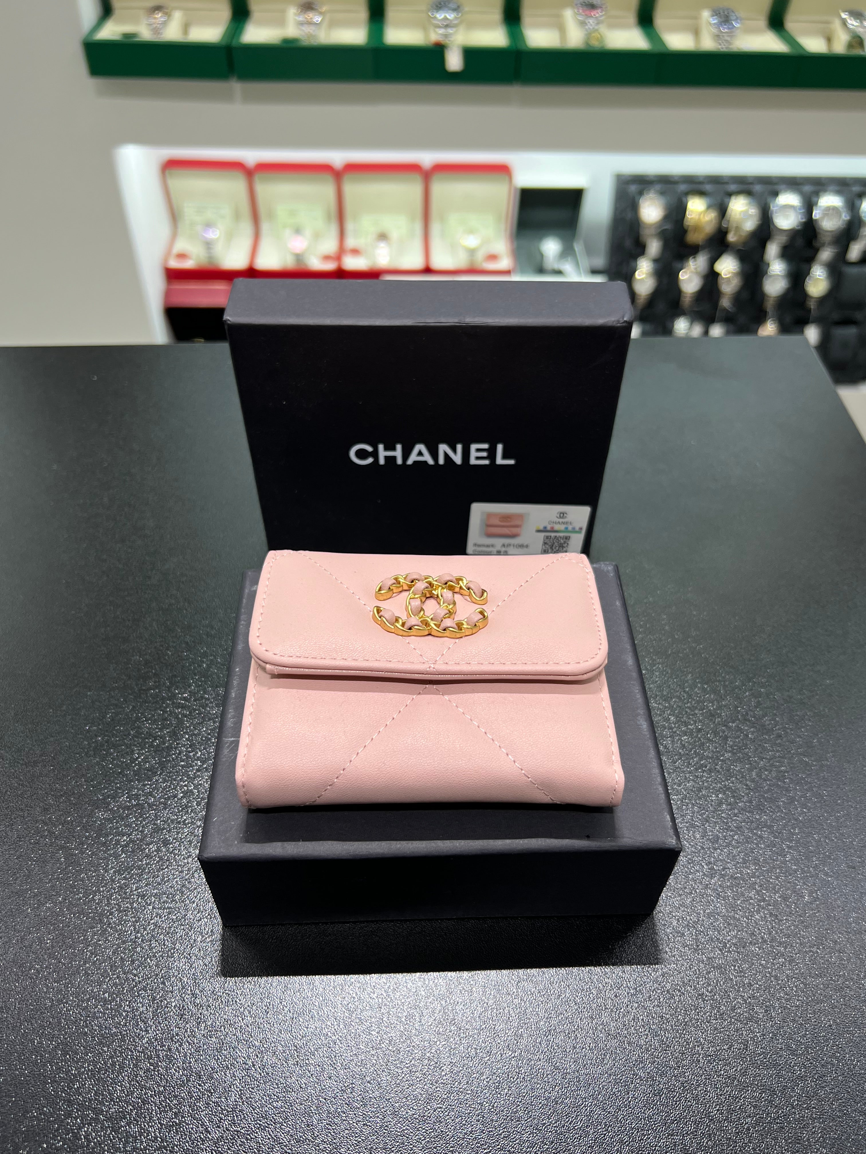 CHANEL 19 FLAP pink CARD
HOLDER