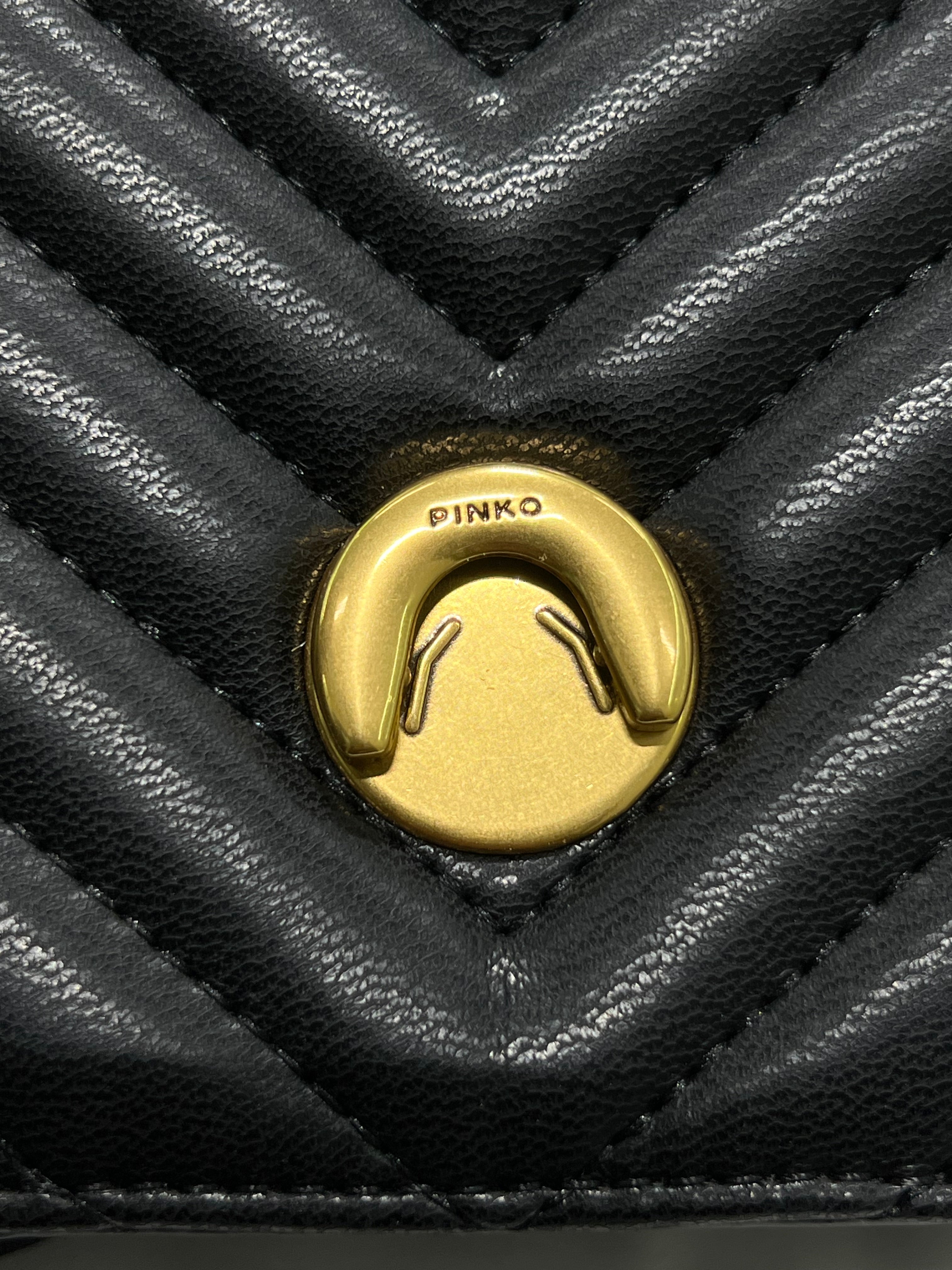 PINKŌ CLASSIC LOVE BAG ONE CHEVRON