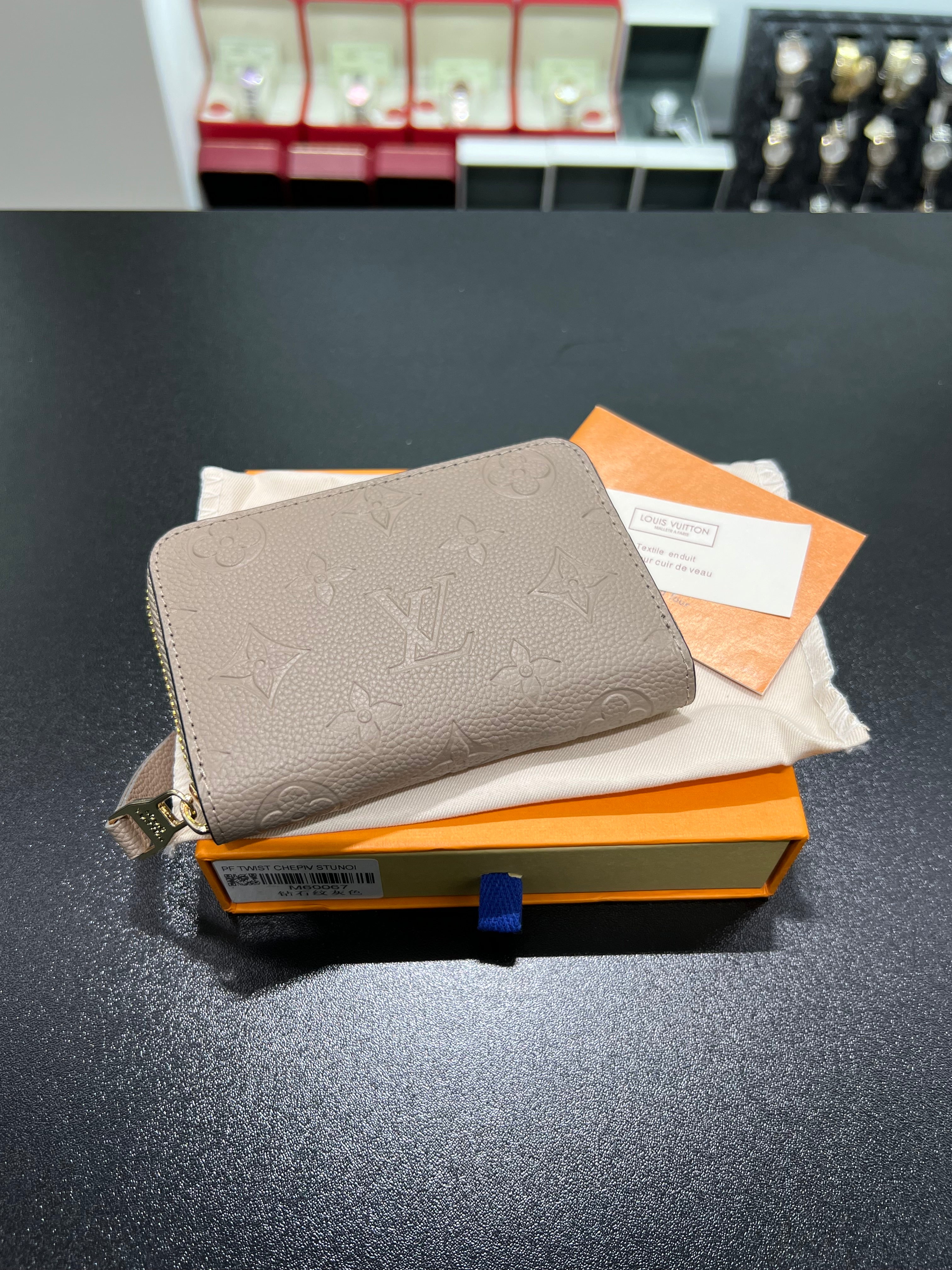 Monogram Empreinte Leather
Beige color