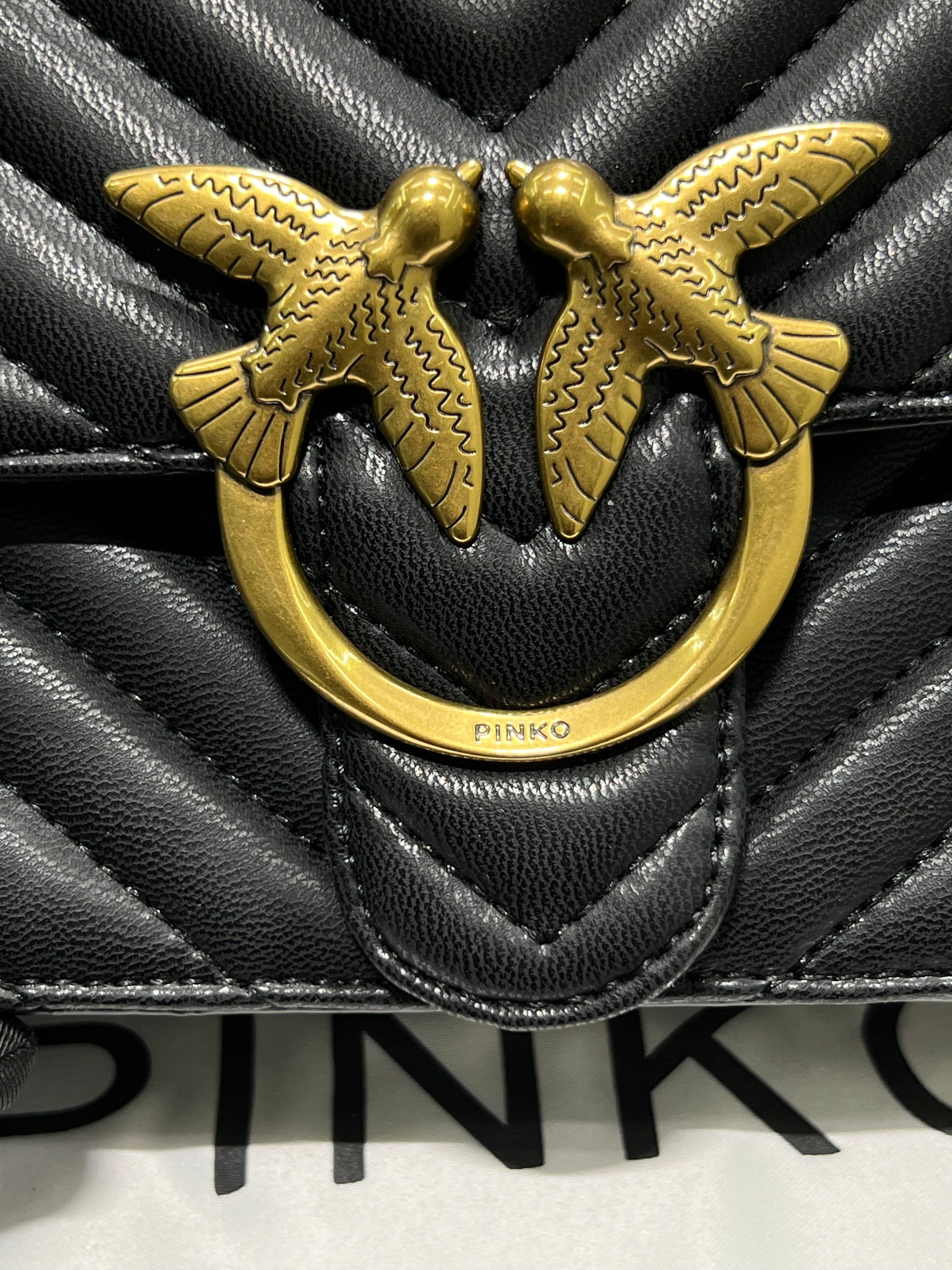 PINKŌ CLASSIC LOVE BAG ONE CHEVRON