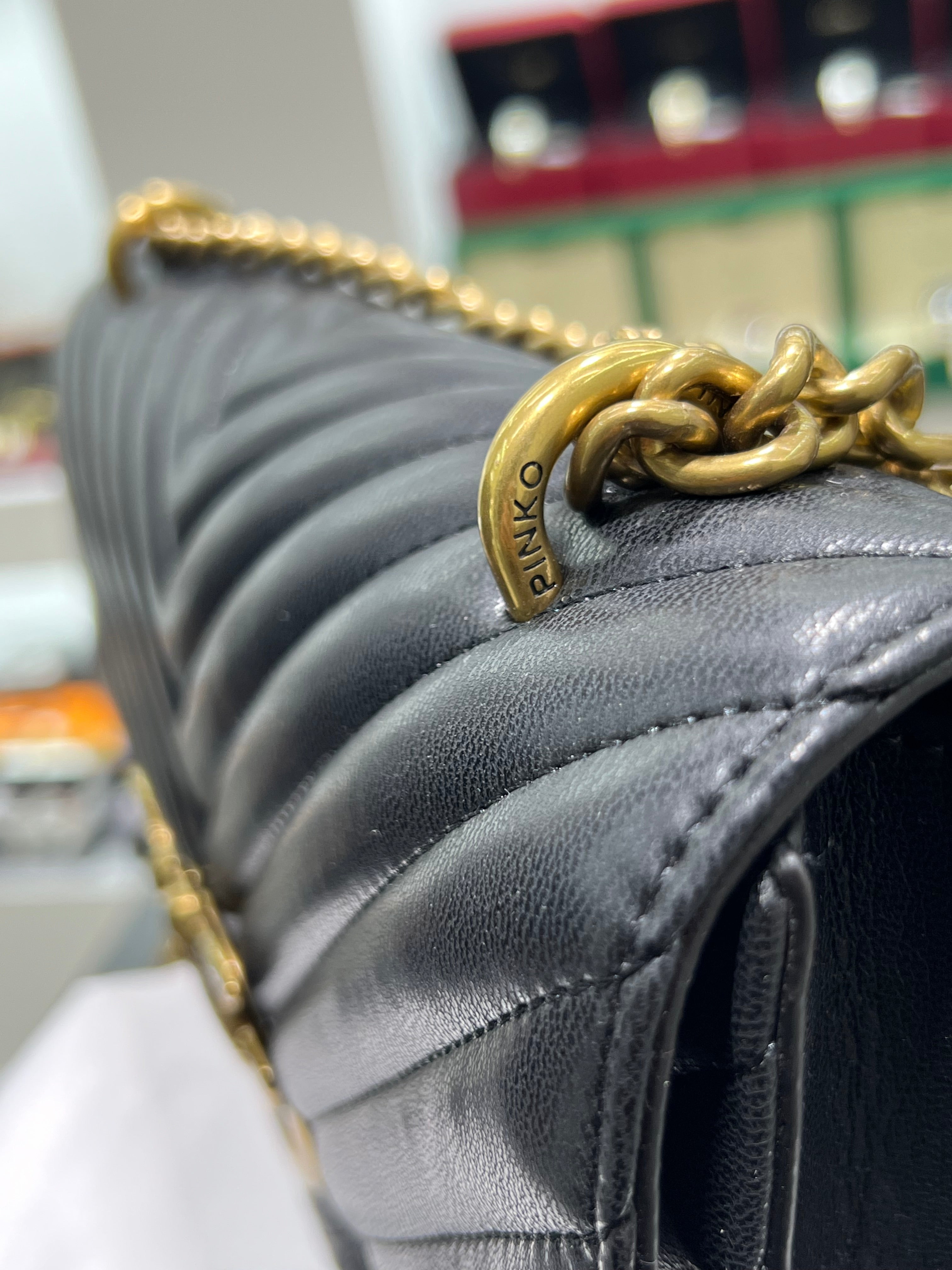 PINKŌ CLASSIC LOVE BAG ONE CHEVRON