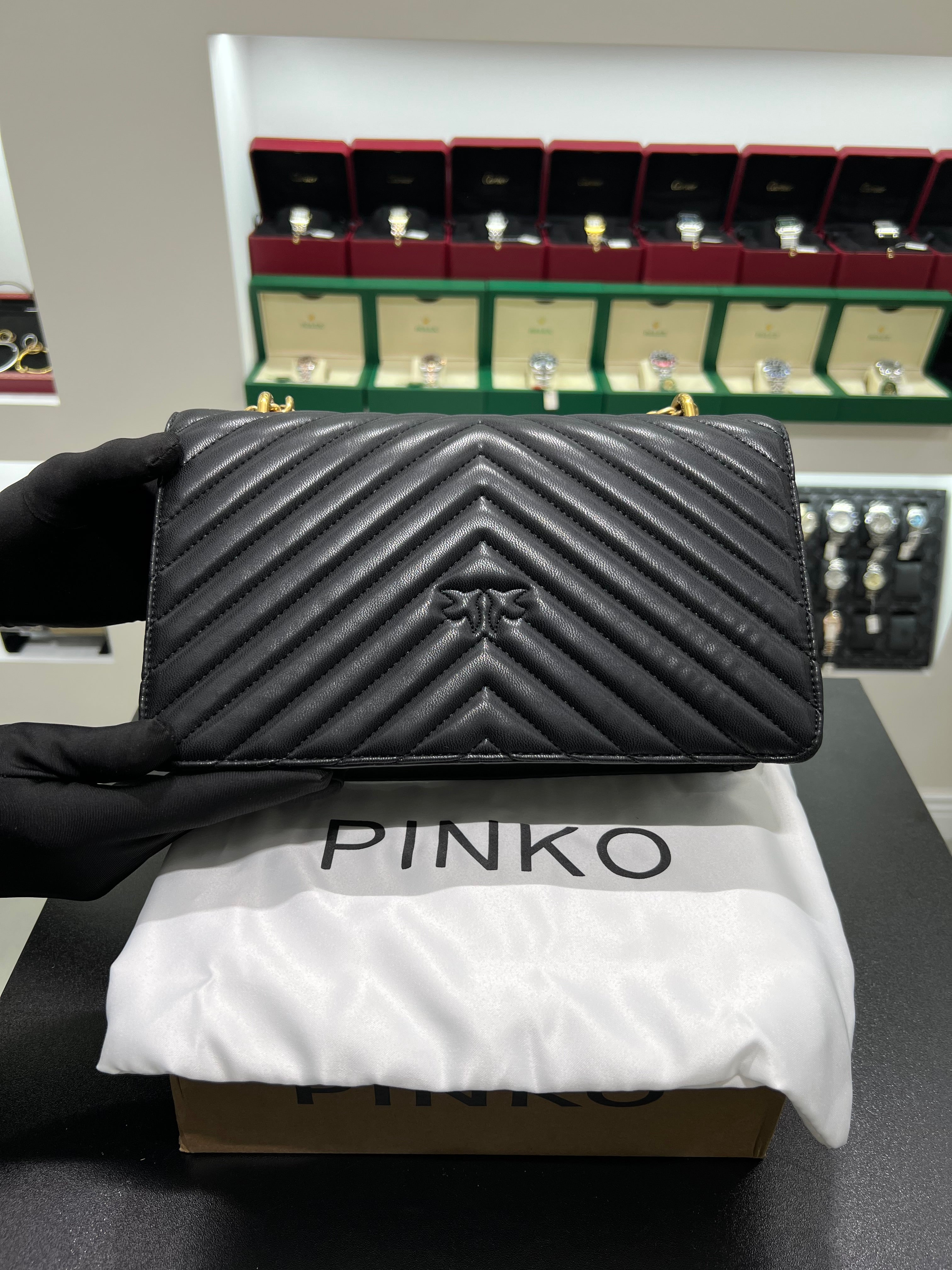 PINKŌ CLASSIC LOVE BAG ONE CHEVRON